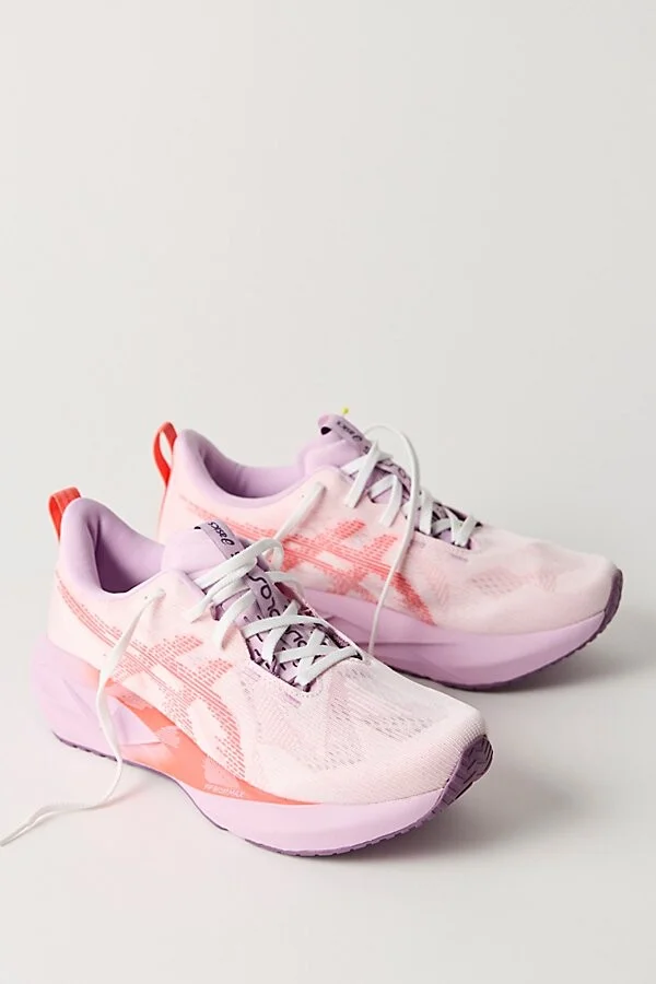 ASICS Novablast 5 Sneakers - Image 2