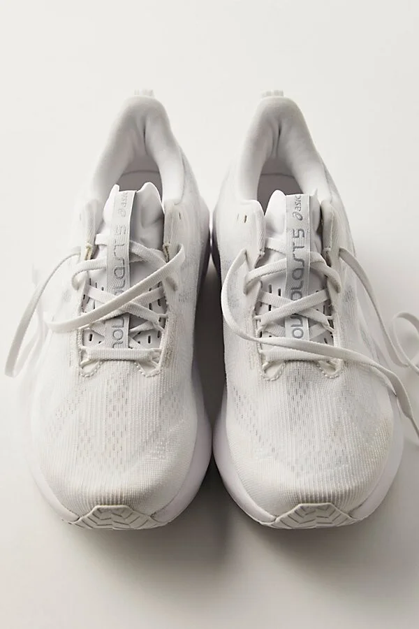 ASICS Novablast 5 Sneakers
