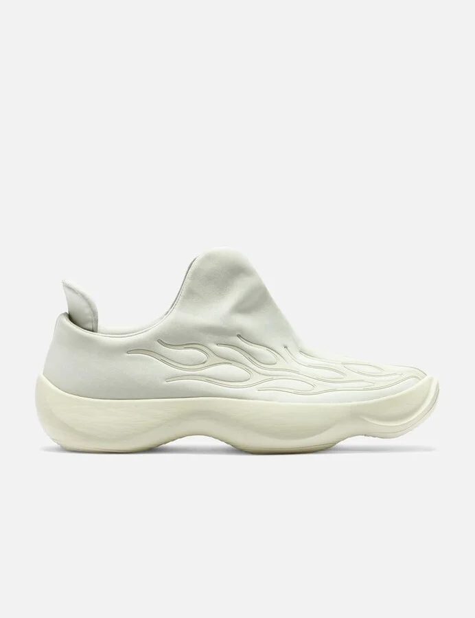 White > 白色 > 화이트 > ホワイト