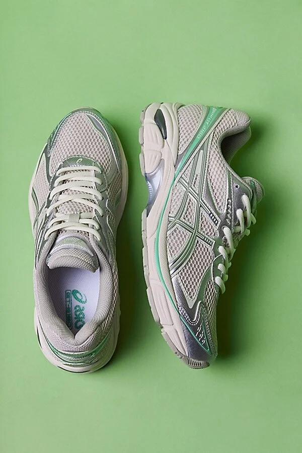 ASICS Women's GT-2160 Sneaker in Smoke Grey/Peppermint