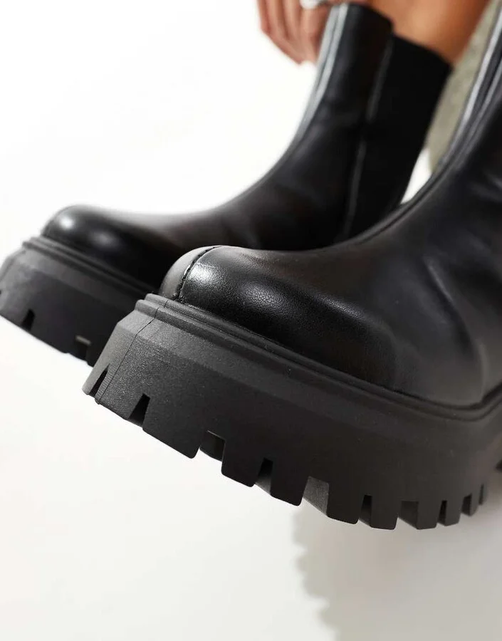 ASOS DESIGN Amber chunky chelsea boots in black - Image 4