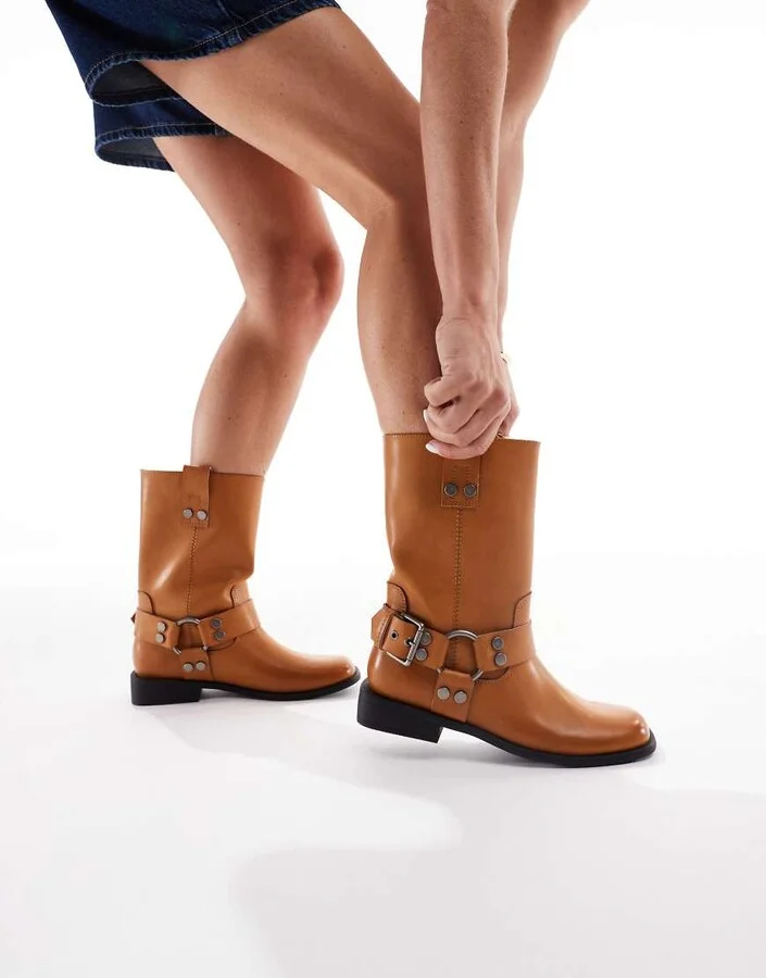 ASOS DESIGN Arley burnished flat moto boots in camel - Image 2