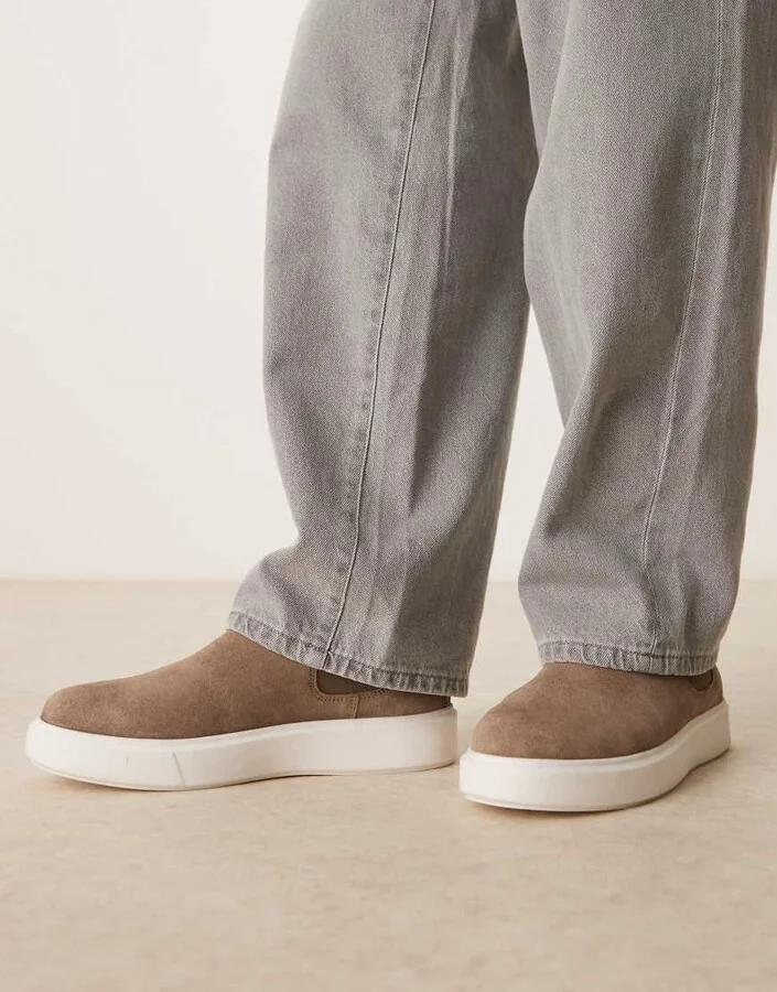 ASOS DESIGN chelsea boots in beige suede - Image 3
