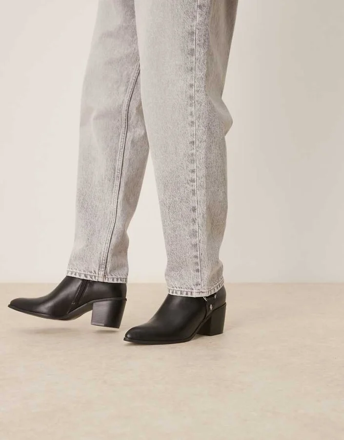 ASOS DESIGN Chelsea boots in black with Cuban heel - Image 4