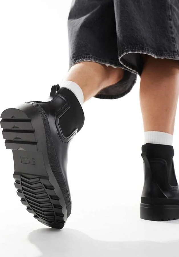 ASOS DESIGN chelsea wellington boots in black - Image 3