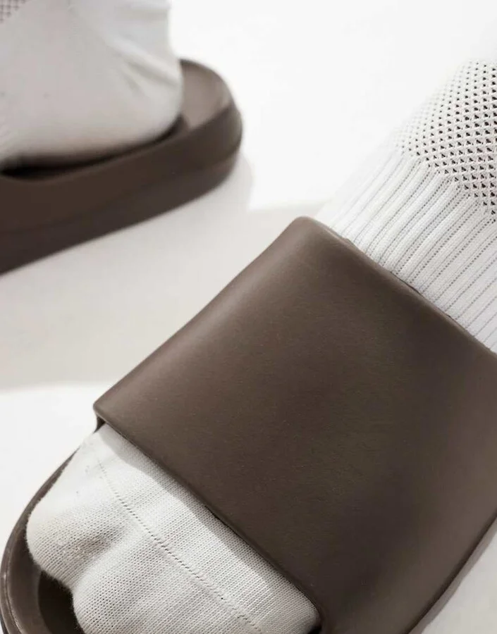 ASOS DESIGN chunky slides in brown - Image 2