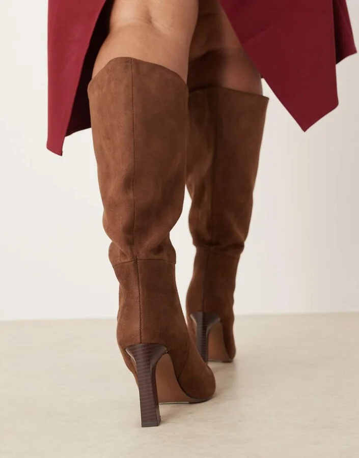 ASOS DESIGN Curve Carly block heel pull on knee boots in chocolate brown suedette - Image 3