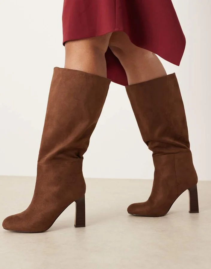 ASOS DESIGN Curve Carly block heel pull on knee boots in chocolate brown suedette - Image 4
