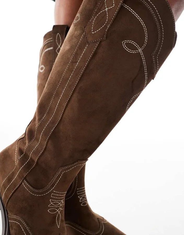ASOS DESIGN Curve Celeste flat western knee boots in choc faux suede - Image 3