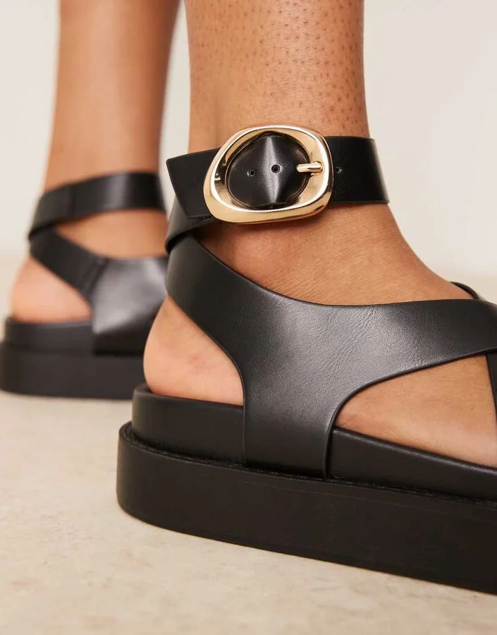ASOS DESIGN Farrah cross strap footbed sandals in black - Image 4