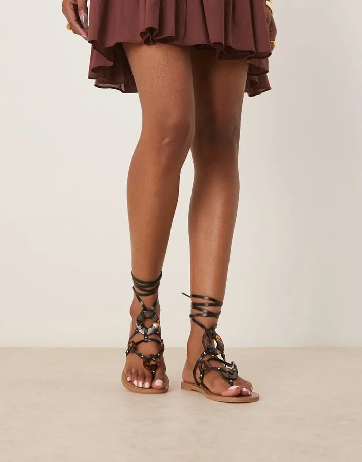 ASOS DESIGN Fiona tortoise trim tie leg flat sandals in black - Image 3