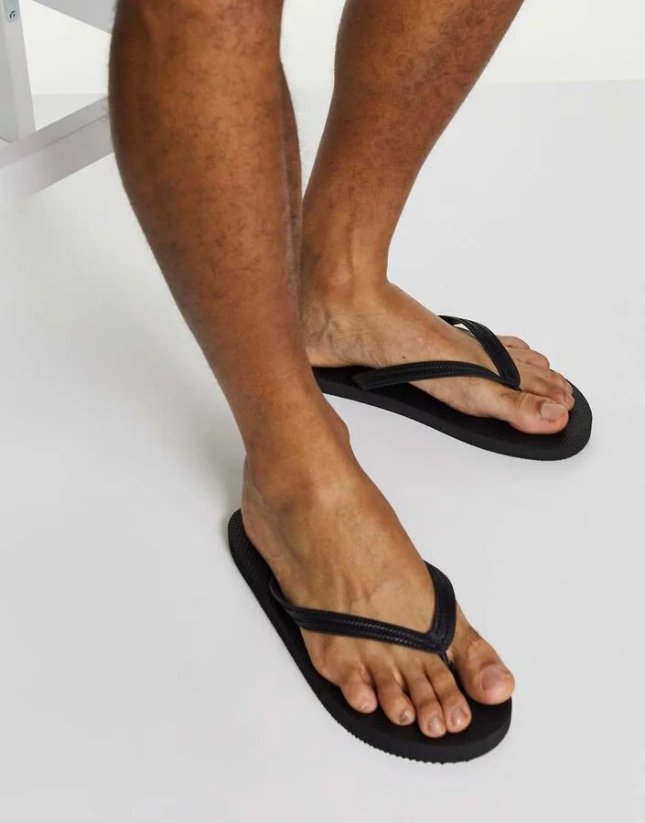 ASOS DESIGN flip flops in black - Image 2