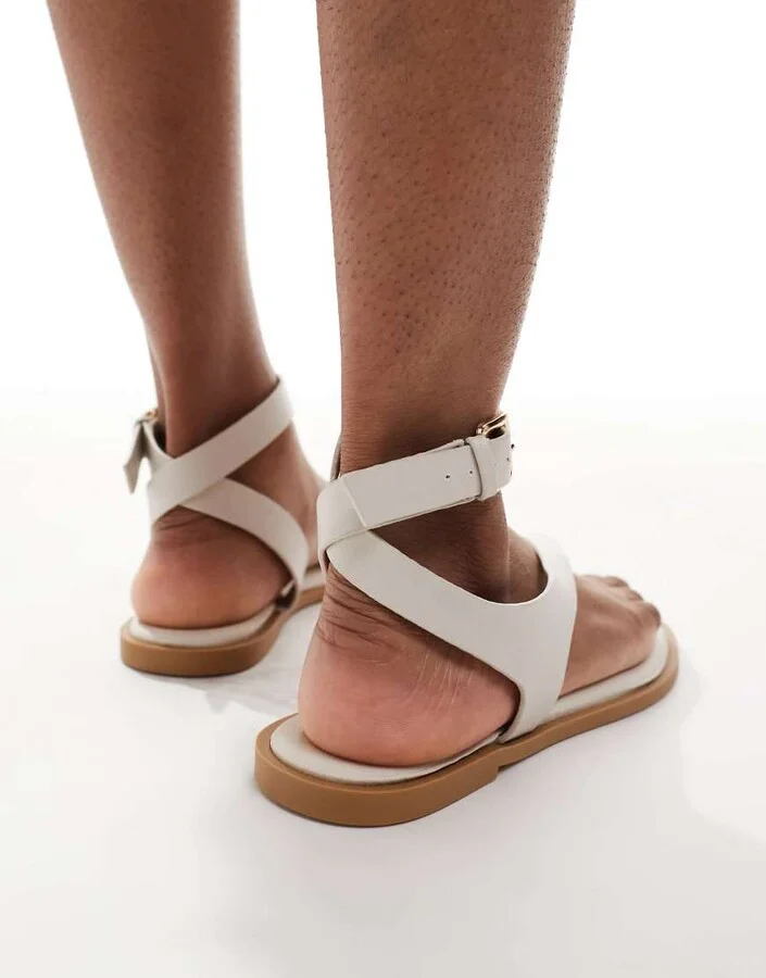 ASOS DESIGN Florrie toe loop strappy sandals in off white - Image 4
