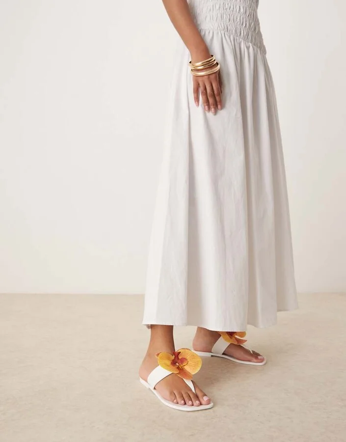 ASOS DESIGN Flutter orchid flower jelly flip flop sandals in white - Image 3