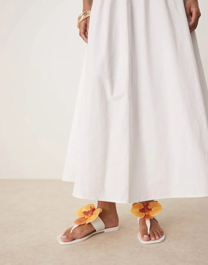 ASOS DESIGN Flutter orchid flower jelly flip flop sandals in white - Image 4