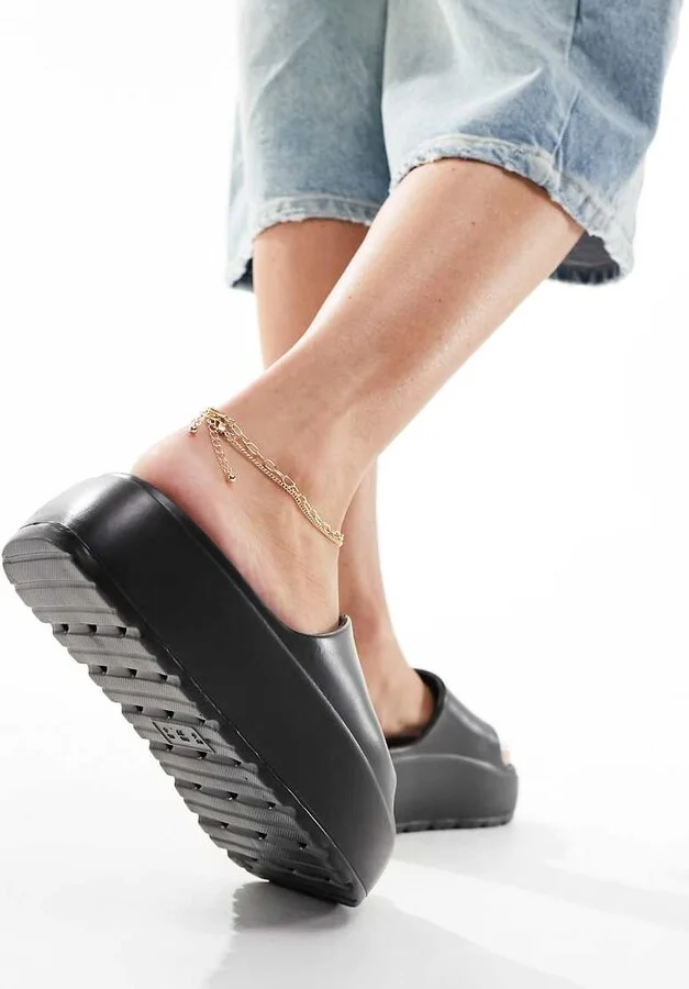 ASOS DESIGN Freedom cleated flatform slides in black - Image 3