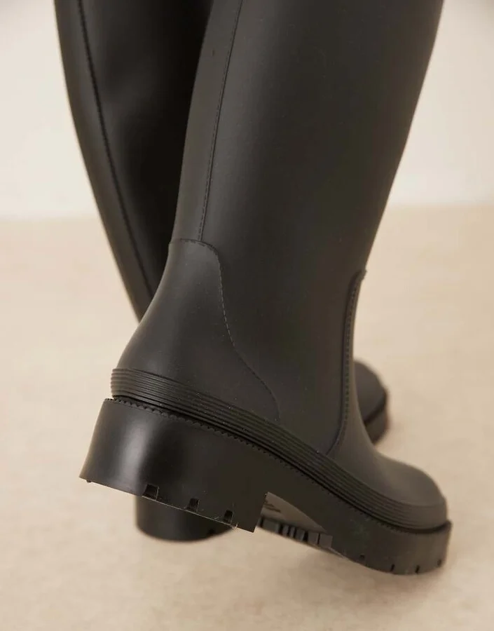 ASOS DESIGN Ginny rain boots in black - Image 2