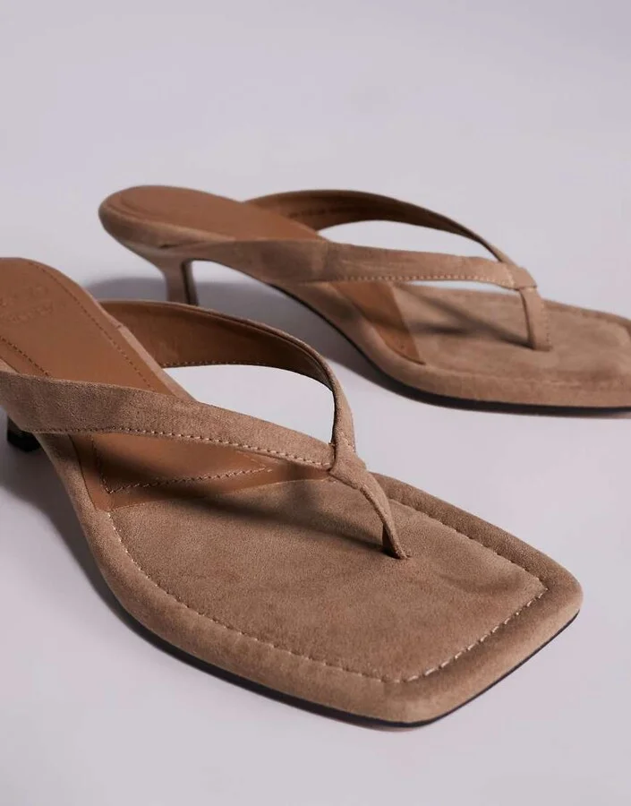 ASOS DESIGN Hawaii kitten heeled flip flops in taupe suedette - Image 2