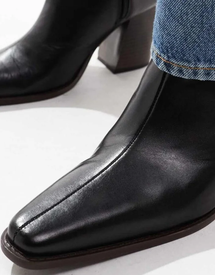ASOS DESIGN heeled chelsea boot in black leather with natural sole - Image 3
