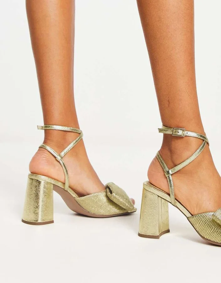 ASOS DESIGN Hitched bow detail mid block heeled sandals in gold - Image 2