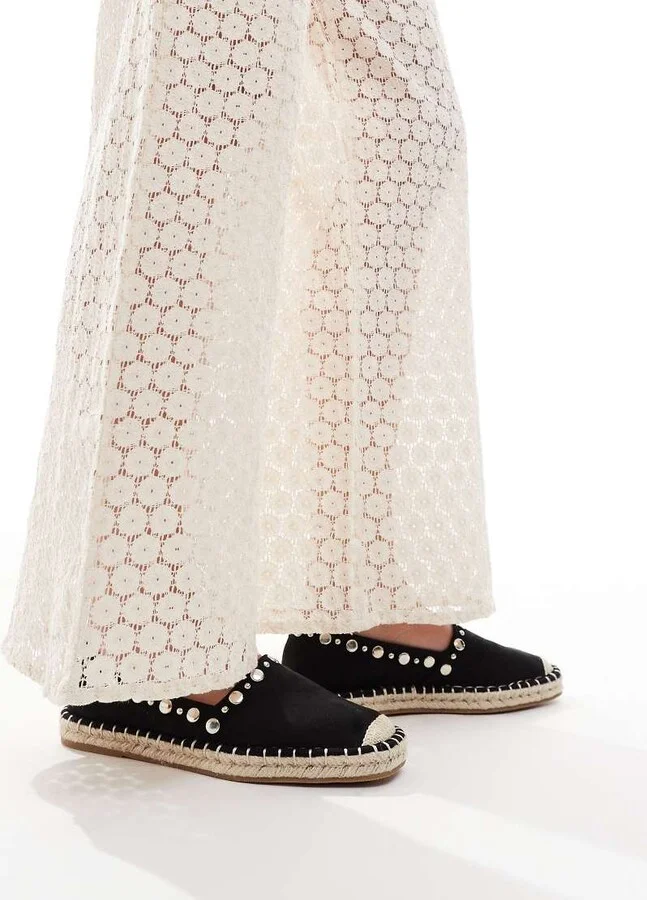 ASOS DESIGN Jeanie closed toe studded espadrilles in black - Image 4