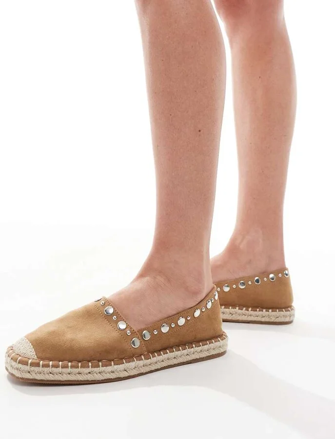 ASOS DESIGN Jeanie closed toe studded espadrilles in tan - Image 4