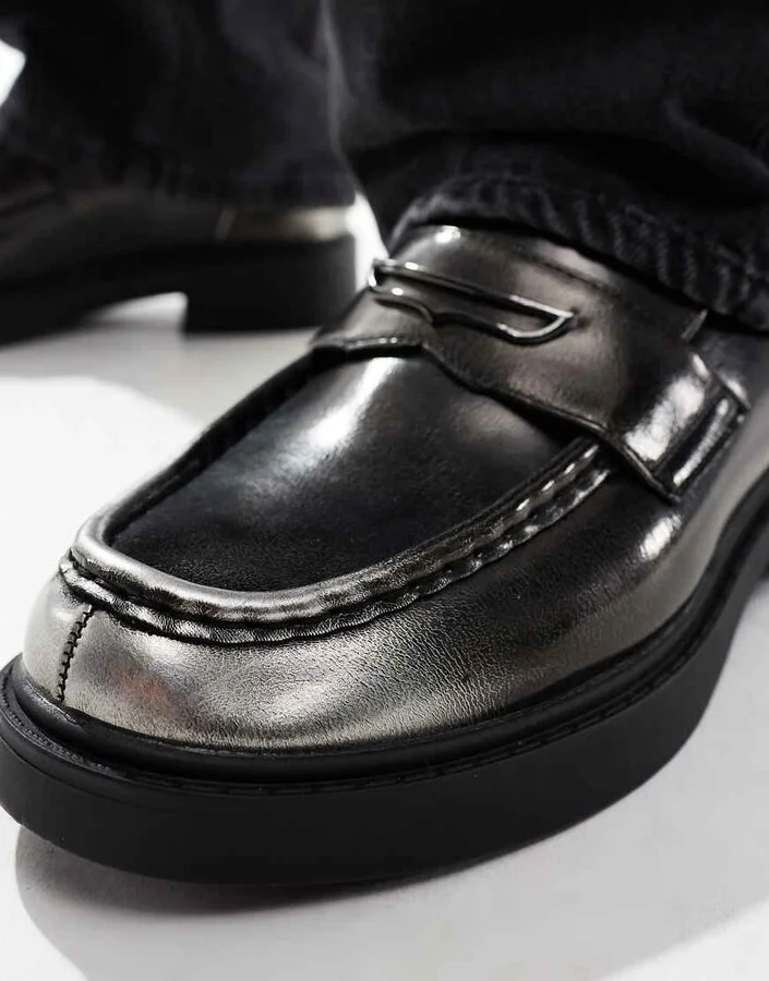 ASOS DESIGN loafers in black and silver faux leather - Image 2