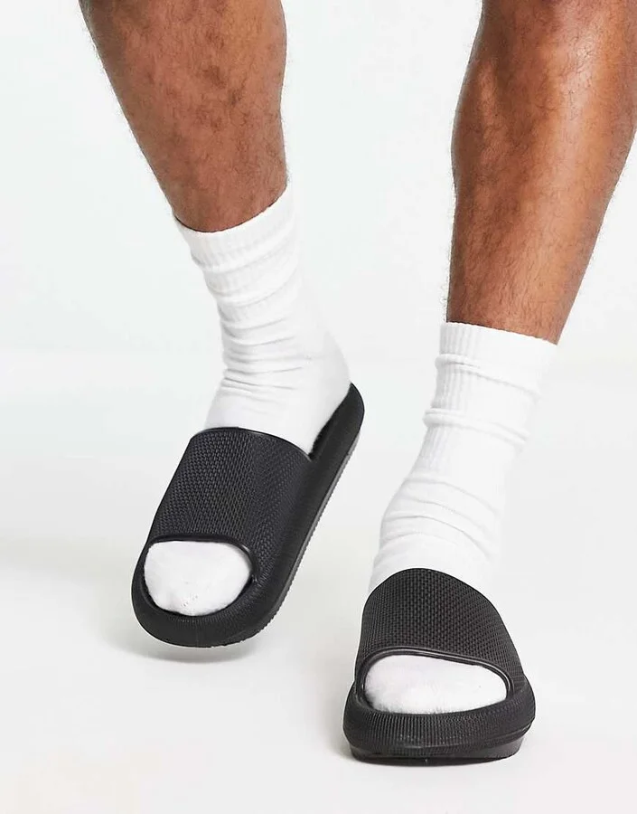 ASOS DESIGN sliders in black with texture - Image 2