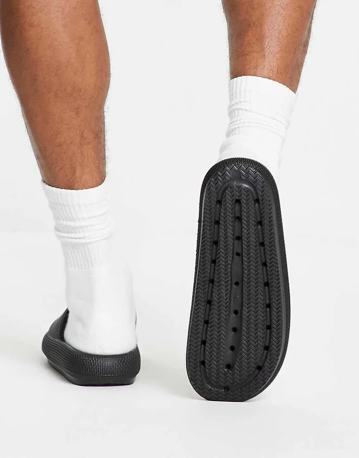 ASOS DESIGN sliders in black with texture - Image 3