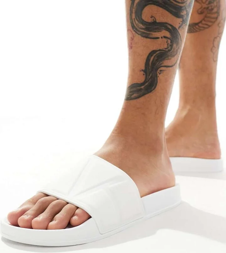 ASOS DESIGN sliders in white