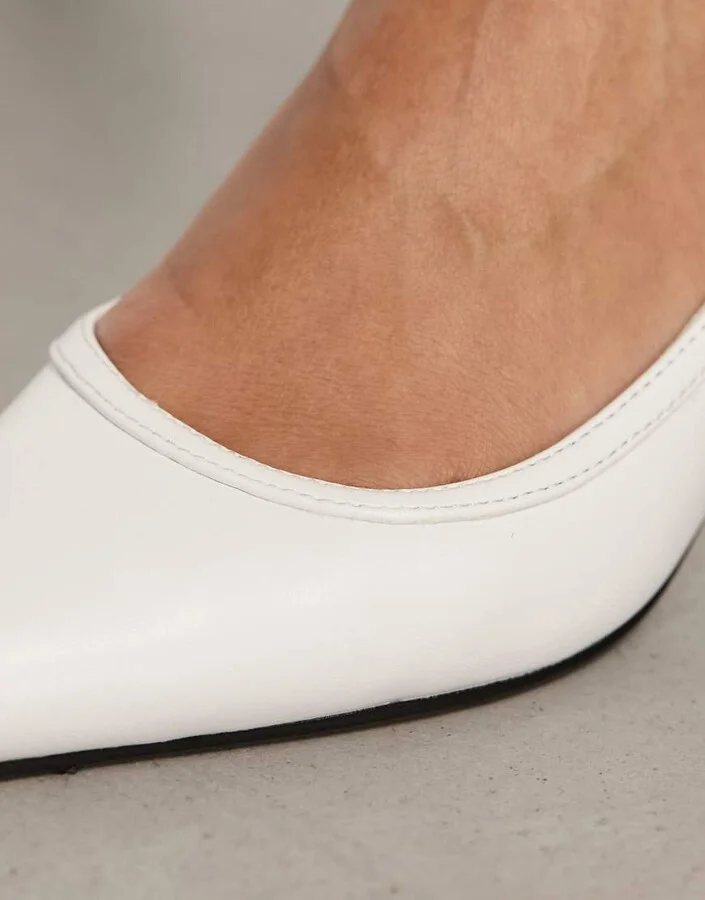 ASOS DESIGN Strut slingback kitten heeled shoes in white - Image 3