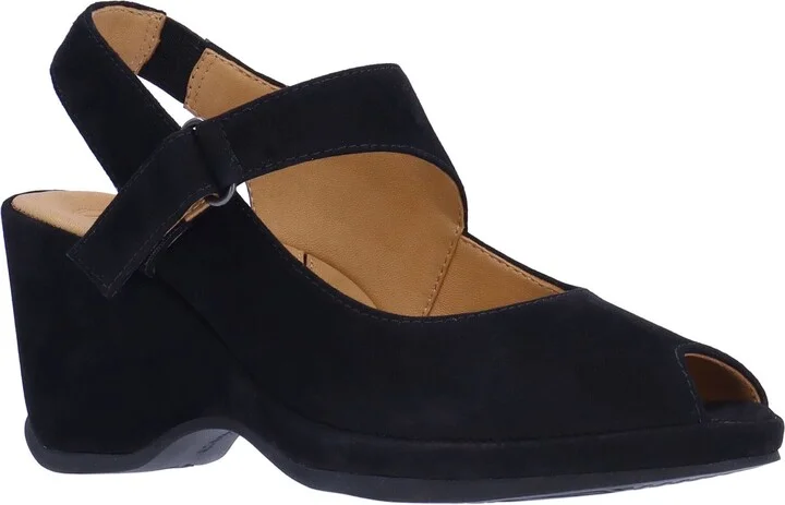 Asymmetric Peep Toe Pump