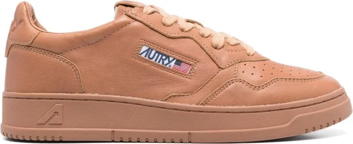 Autry Medalist Low Man Solidgoat Shoes