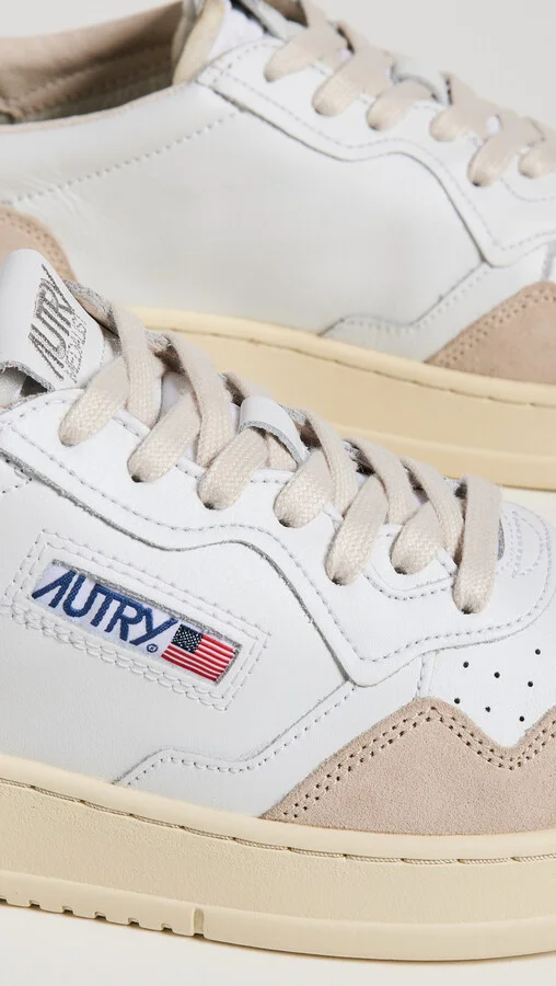 Autry Medalist Low Top Sneakers - Image 3