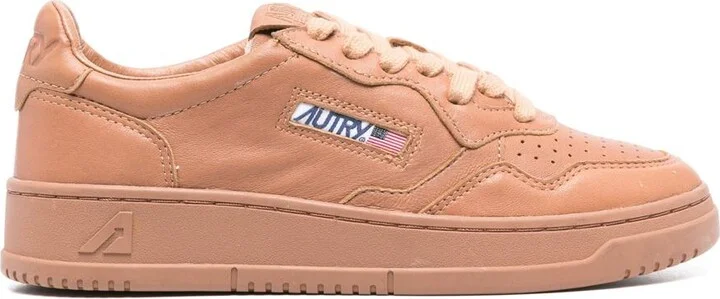 Autry Medalist Low Wom Solidgoat Shoes