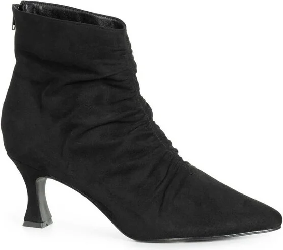 Avenue Women's Wide Width Scarlet Ankle Boot - 7 W, Black