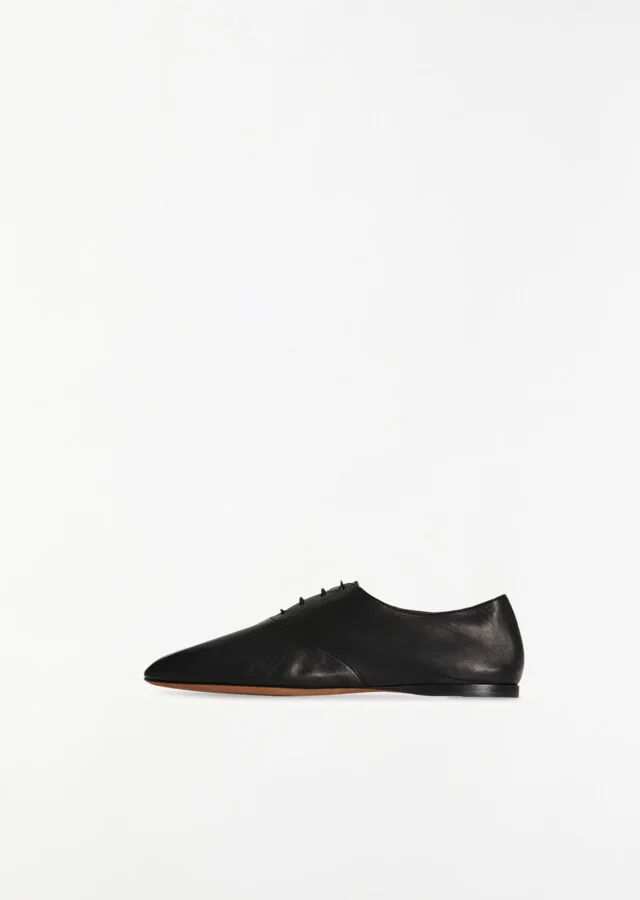 Awar Lace Up