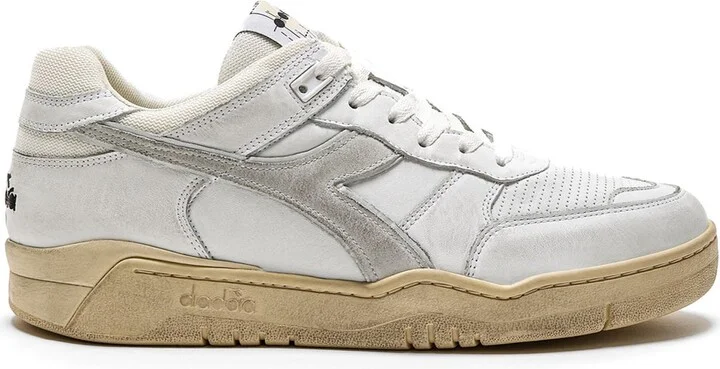B. 560 Used Sneaker - Image 2