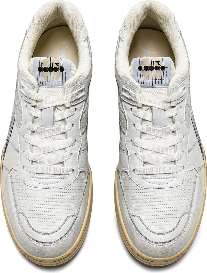 B. 560 Used Sneaker - Image 3