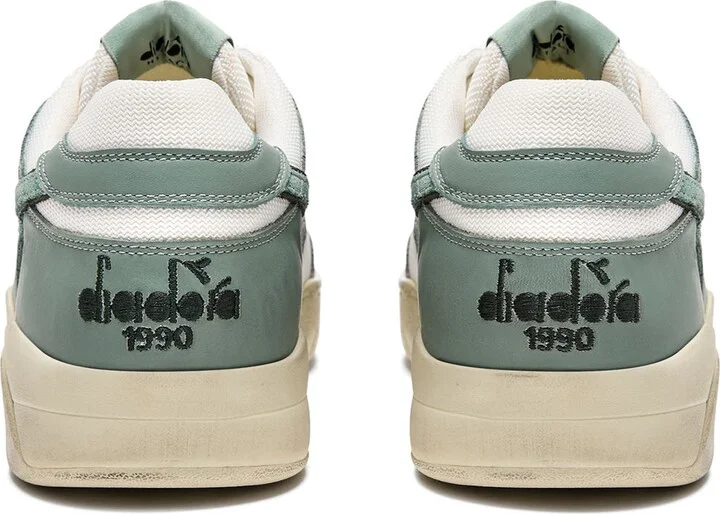B. 560 Used Sneaker - Image 9