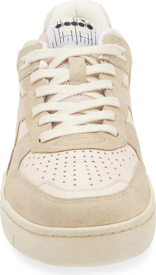 B.560 Used Sneaker - Image 4