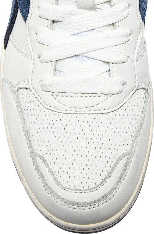 B560 Used Sneaker - Image 6