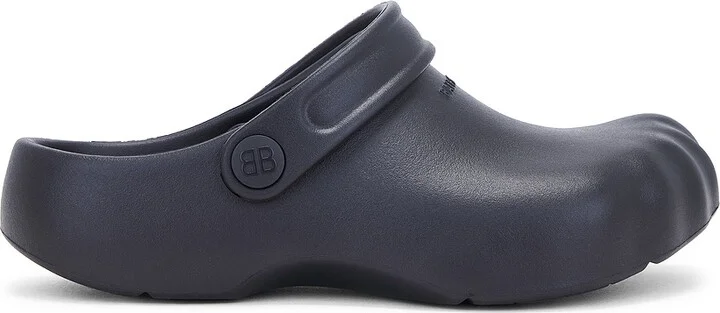 Balenciaga Sunday Molded Slipper in Black