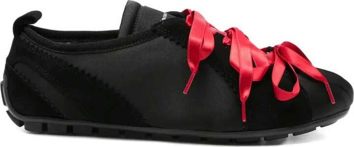 Ballerina Grip satin ribbon sneakers