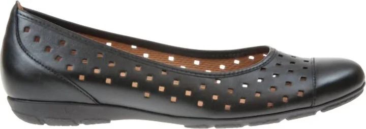 Ballet Flat Shoes In Schwarz