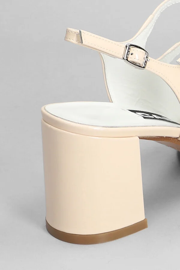 Banana Pumps In Beige Patent Leather Carel - Image 5