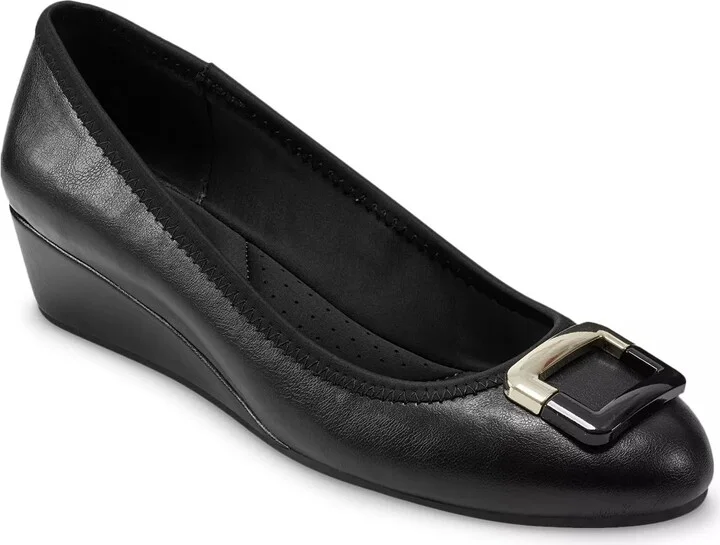 Bandolino Tad Wedge Pump