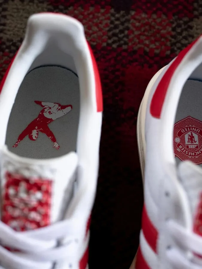 Barcelona 99 Manchester United trainers - Image 2