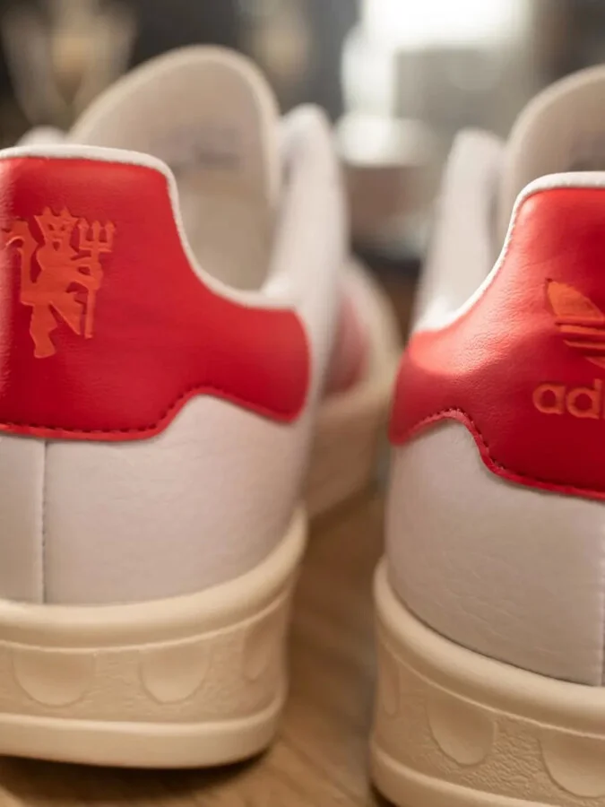 Barcelona 99 Manchester United trainers - Image 3