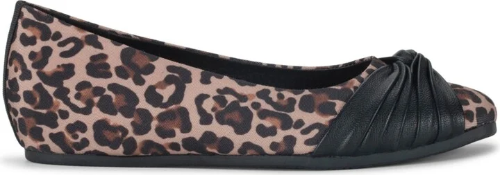 Baretraps Women's Chainey Ballet Flats - Image 10